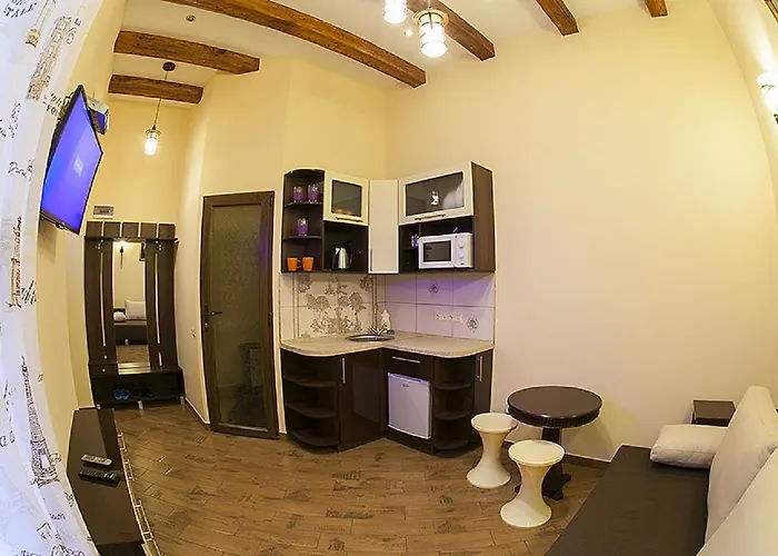 віп вулиця куліша 13 біля форуму недалеко малевичу * リヴィウ