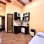 віп вулиця куліша 13 біля форуму недалеко малевичу Apartment Lviv