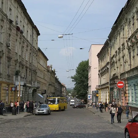 віп вулиця куліша 13 біля форуму недалеко малевичу * リヴィウ